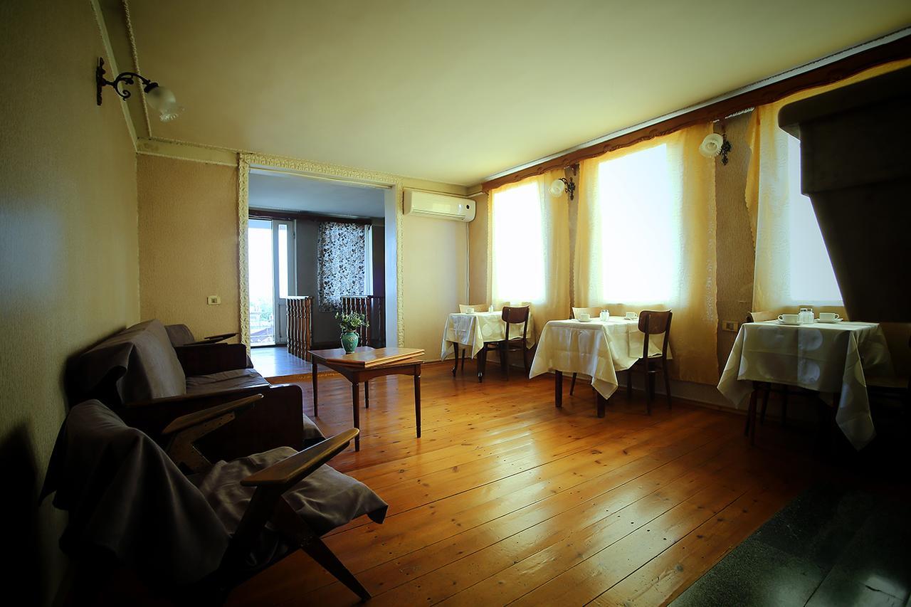Guest House Old Koetaisi Buitenkant foto